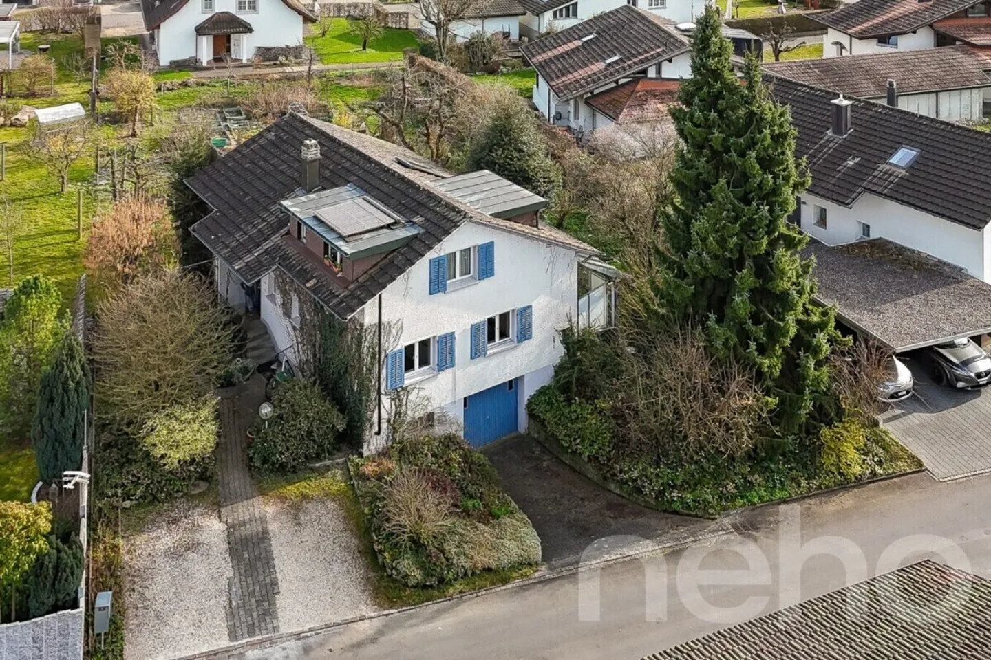 Affascinante casa di 7,5 stanze su grande terreno con molto potenziale - Foto 3 di 12
