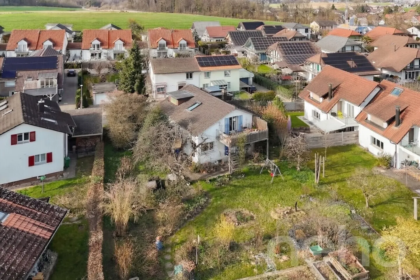Affascinante casa di 7,5 stanze su grande terreno con molto potenziale - Foto 10 di 12