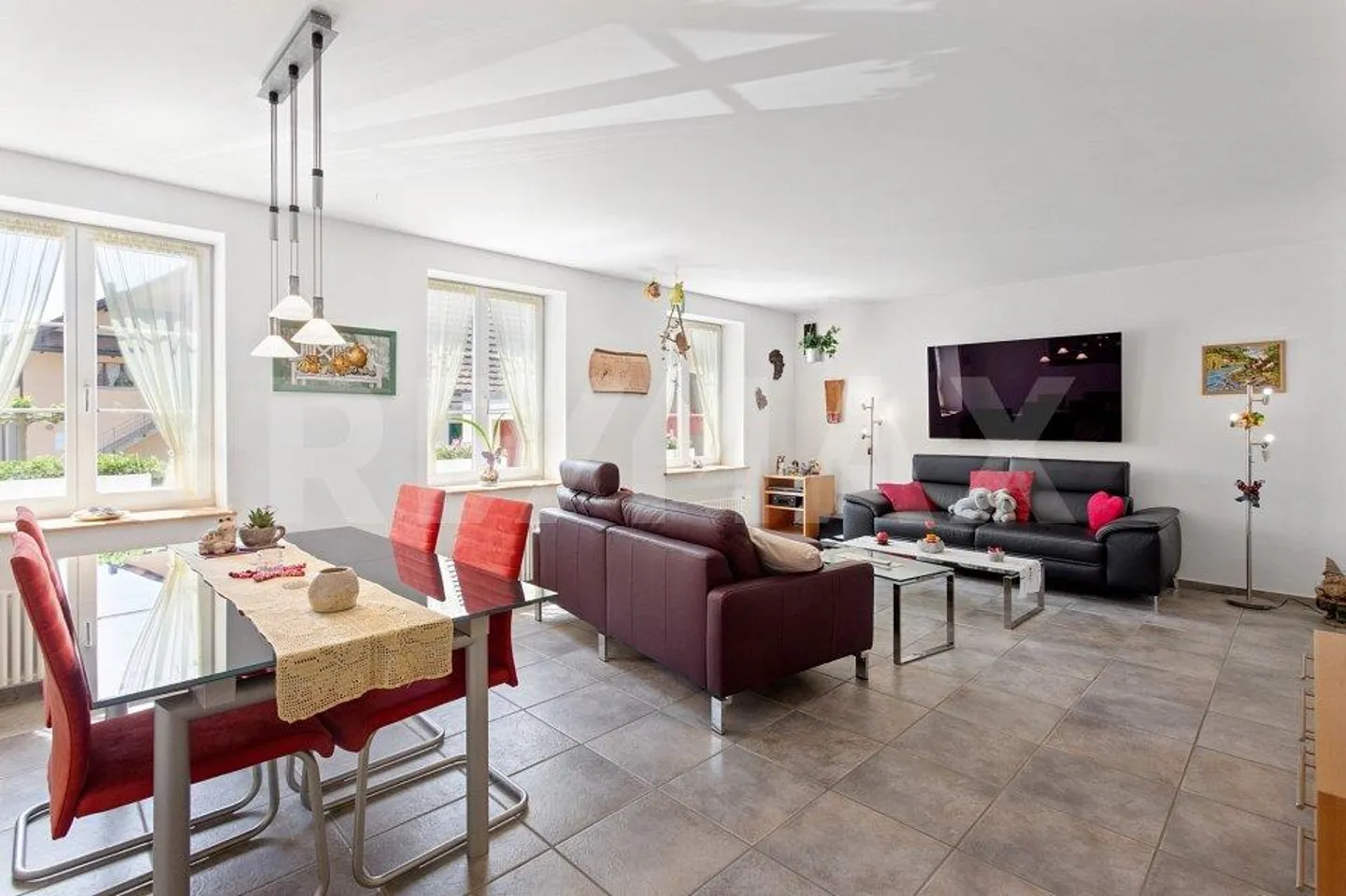 Nature-oriented 6.5-room single-family house with plenty of outdoor space - Photo 8 of 13