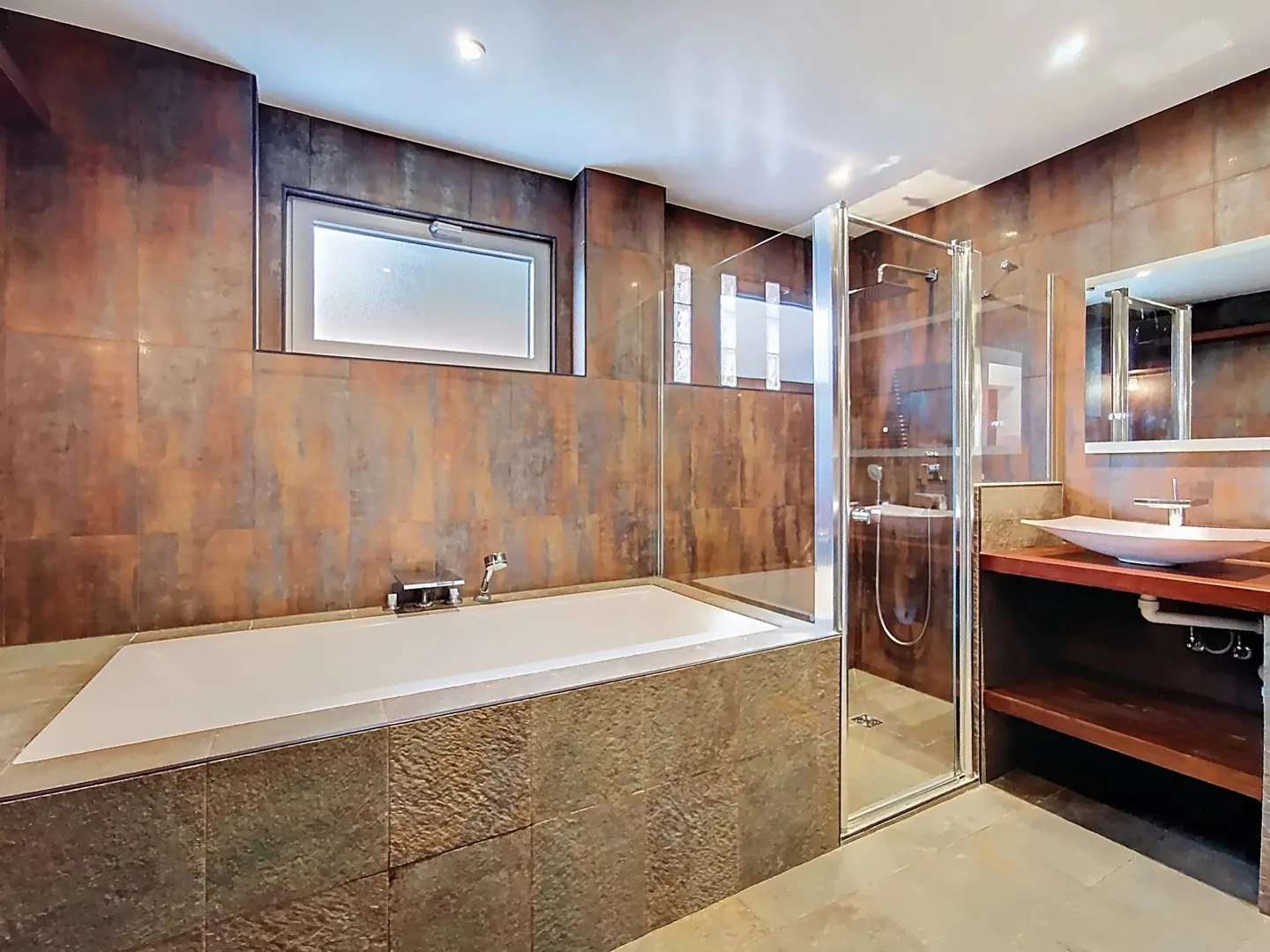 Detached villa with breathtaking views of Lake Geneva! - Photo 4 of 7