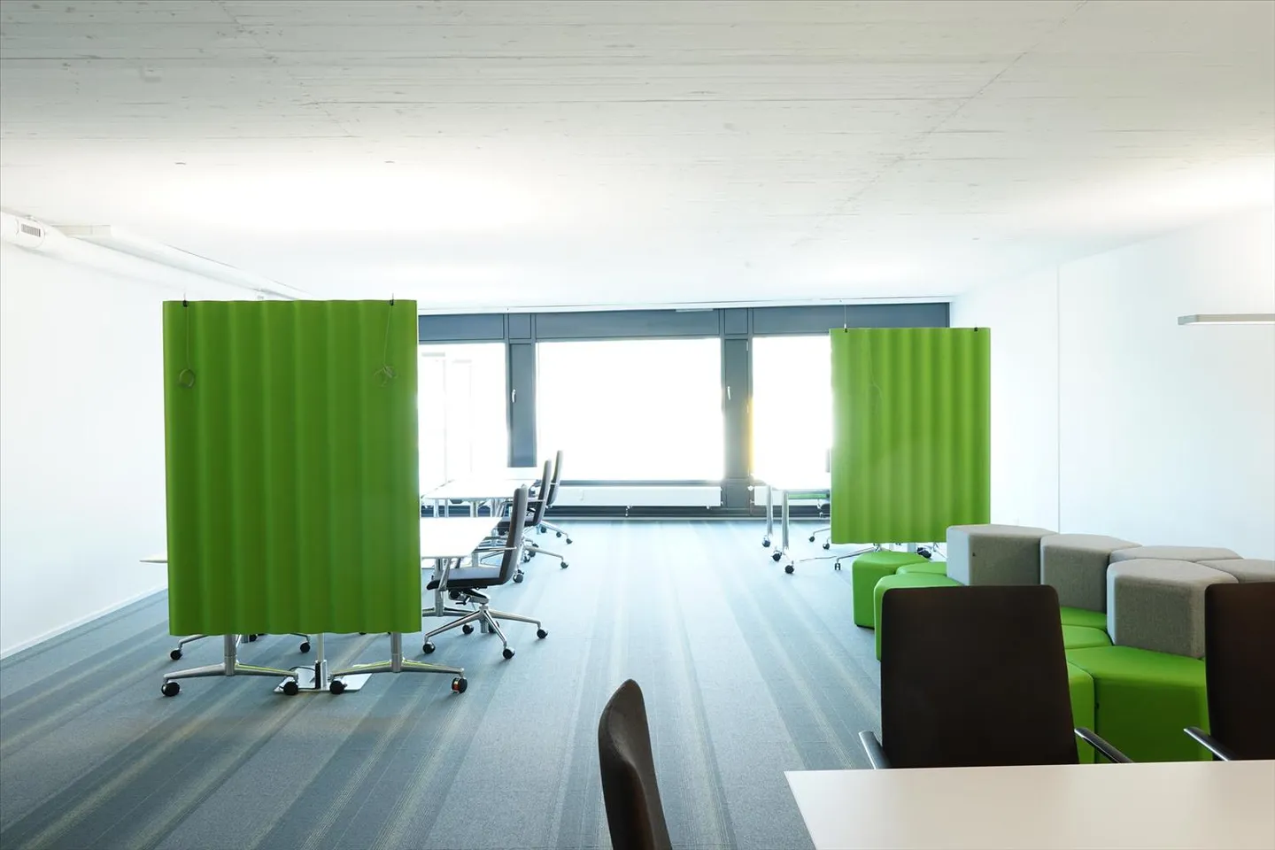 More space for your ideas - Modern office with a view - Photo 6 of 9