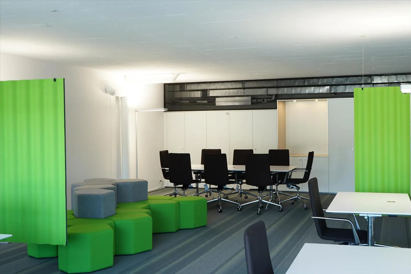 More space for your ideas - Modern office with a view - Photo 7 of 9