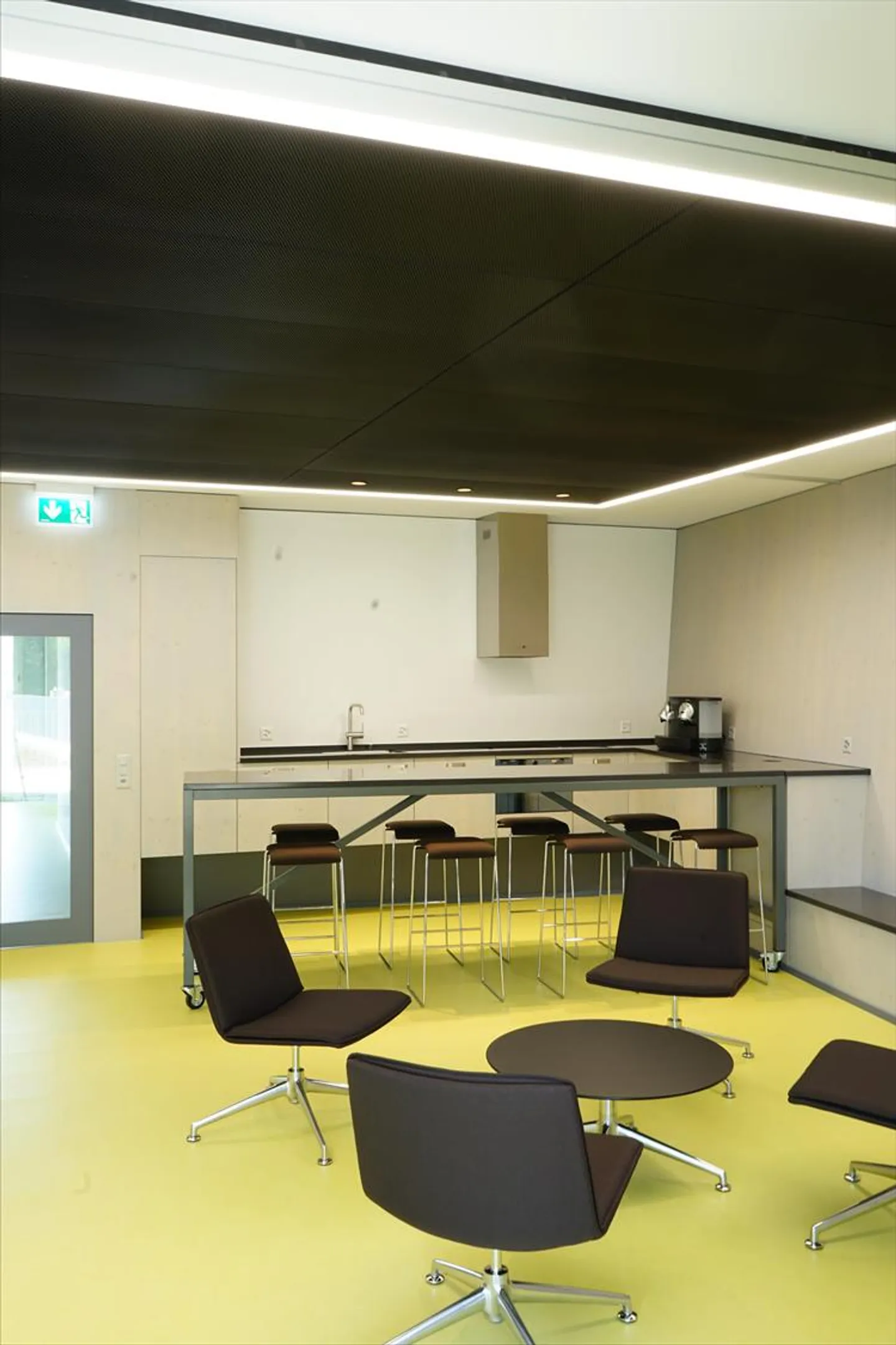 More space for your ideas - Modern office with a view - Photo 8 of 9