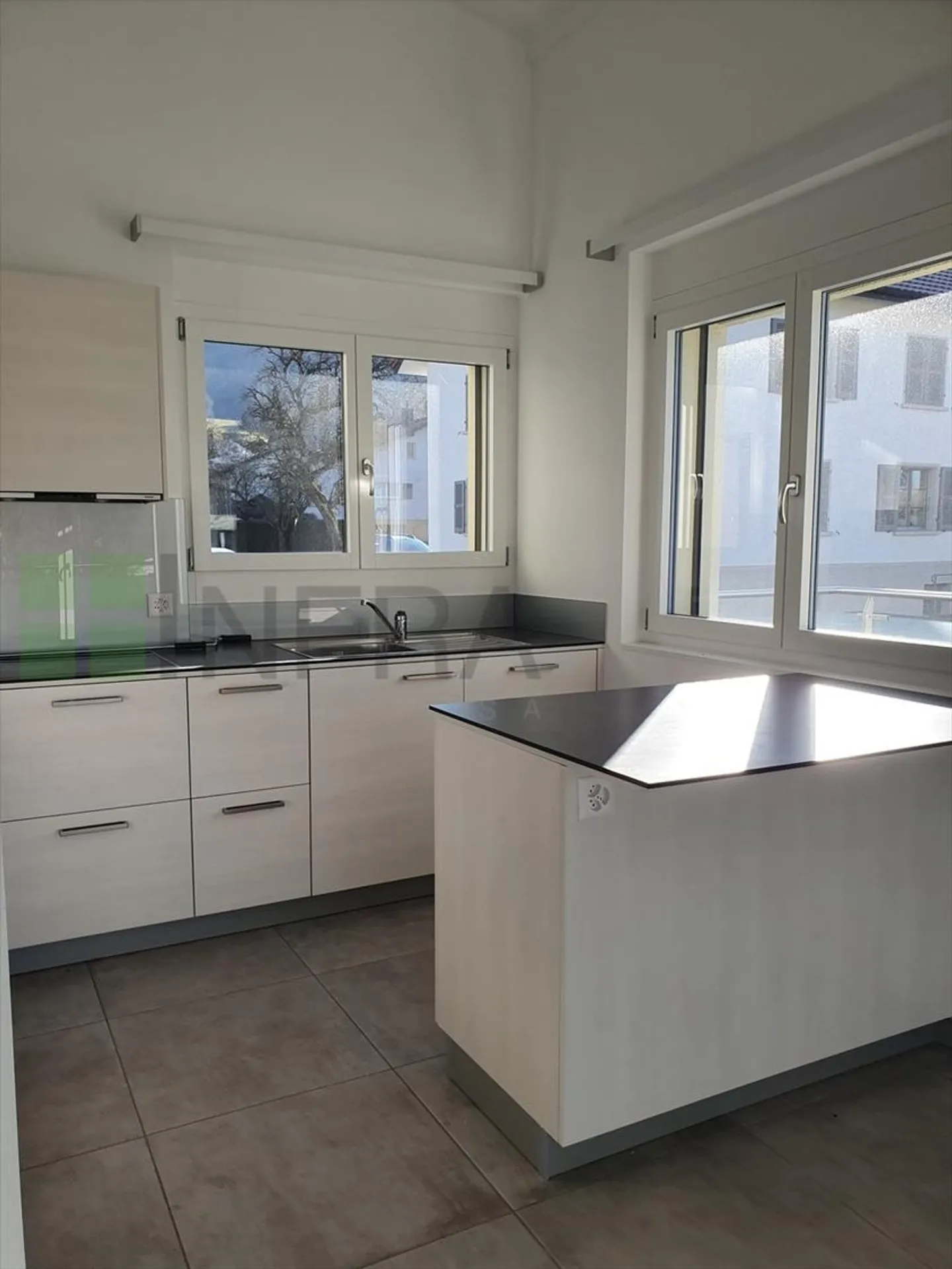 Modernes Apartment von 98 m2, 4 Zimmer im 1. Stock ohne Aufzug - Foto 2 von 13