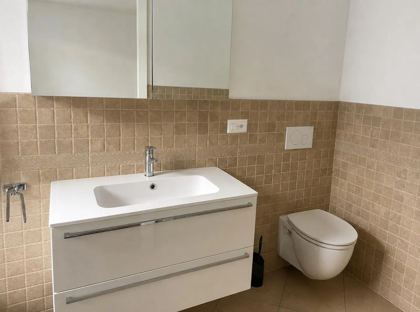 BALERNA – 4,5 PIÈCES AVEC JARDIN – RECHERCHE D'UN SOUS-LOCATAIRE - Photo 4 sur 8