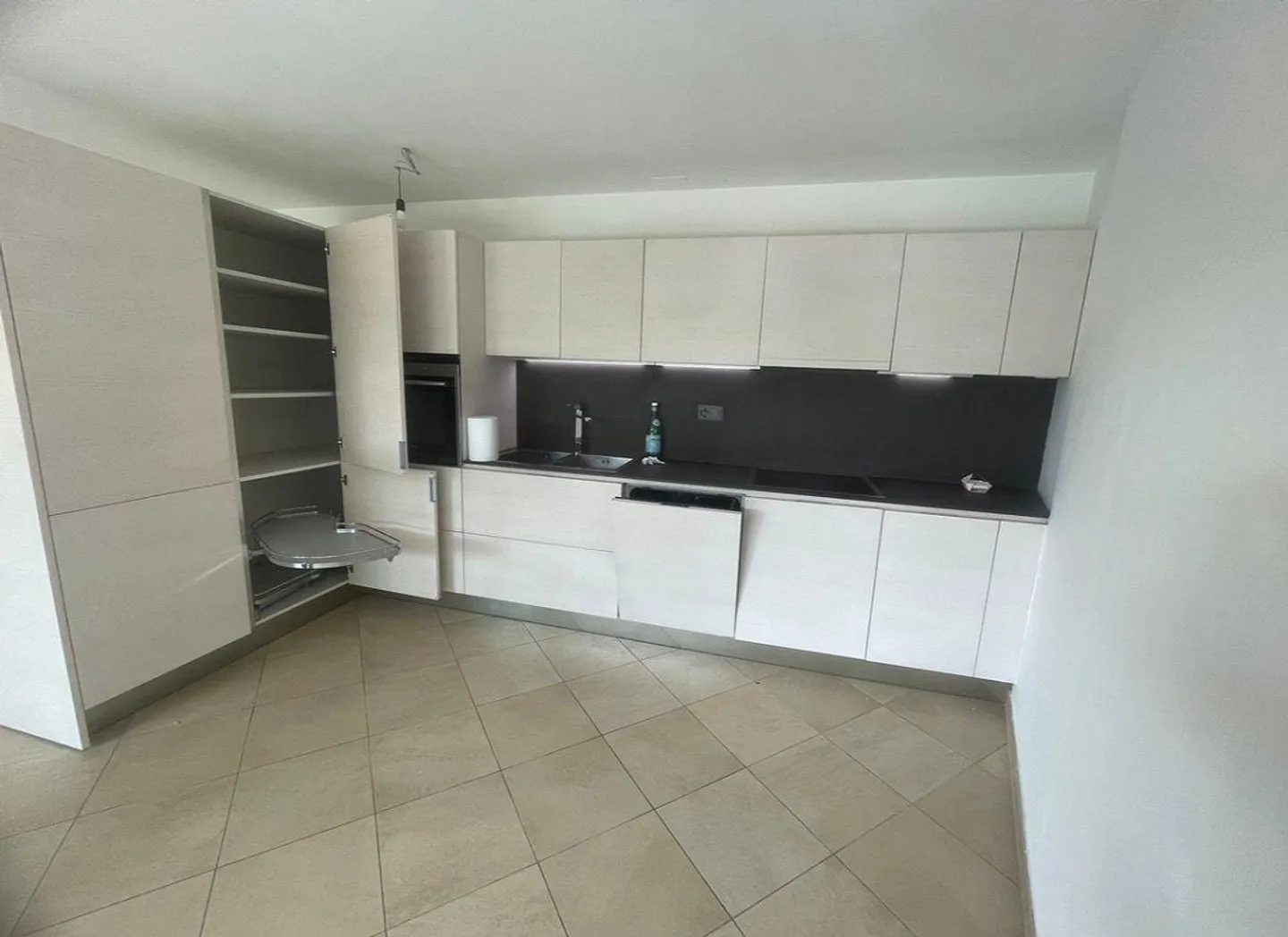 BALERNA – 4,5 PIÈCES AVEC JARDIN – RECHERCHE D'UN SOUS-LOCATAIRE - Photo 2 sur 8
