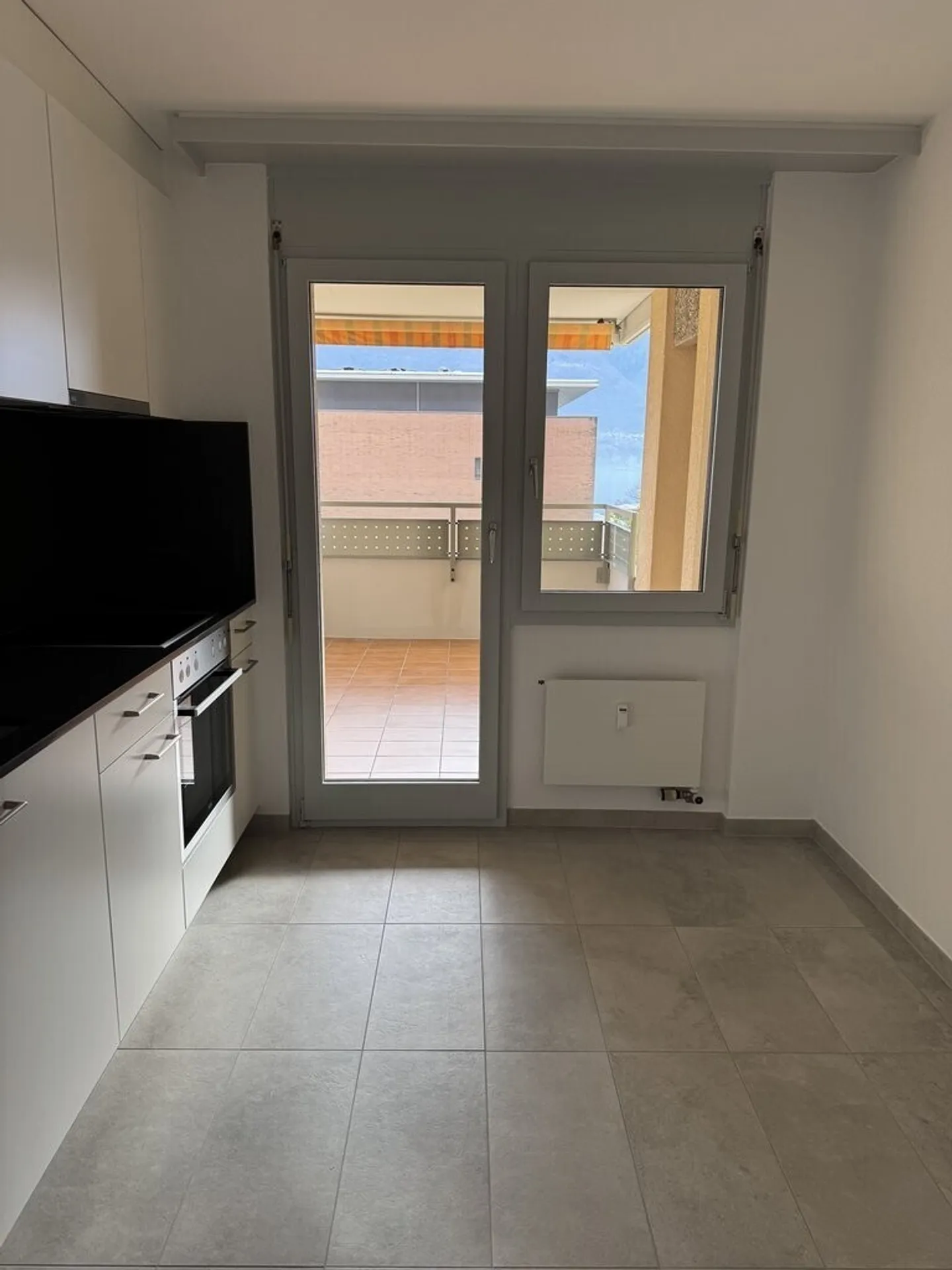 À louer appartement spacieux et lumineux de 3,5 pièces à Minusio. - Photo 2 sur 8