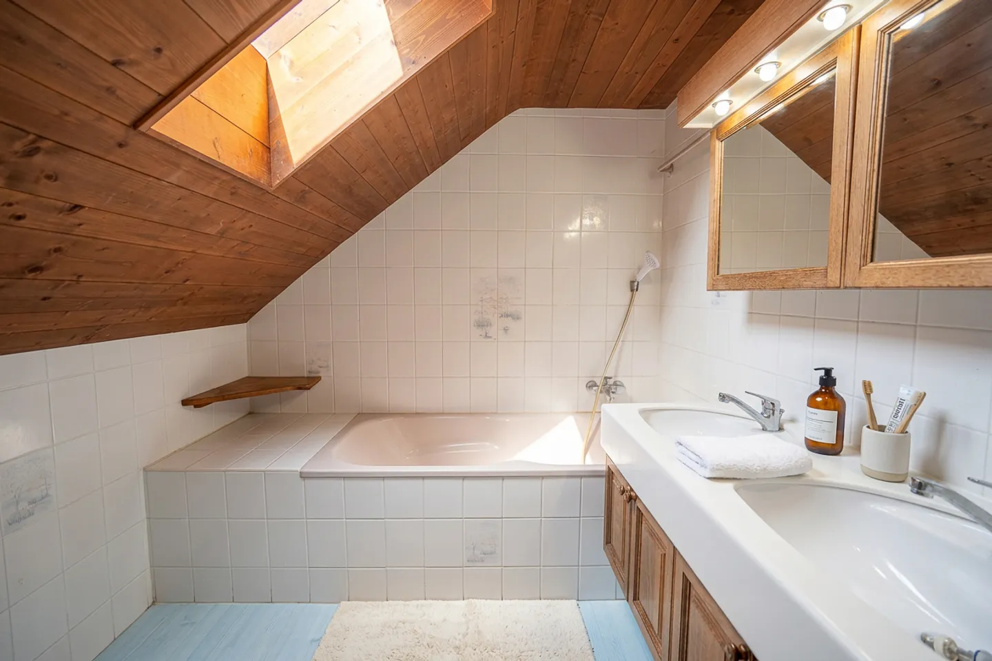 Geräumiges Familienhaus - eine Immobilie mit großem Renovierungspotenzial - Foto 5 von 6