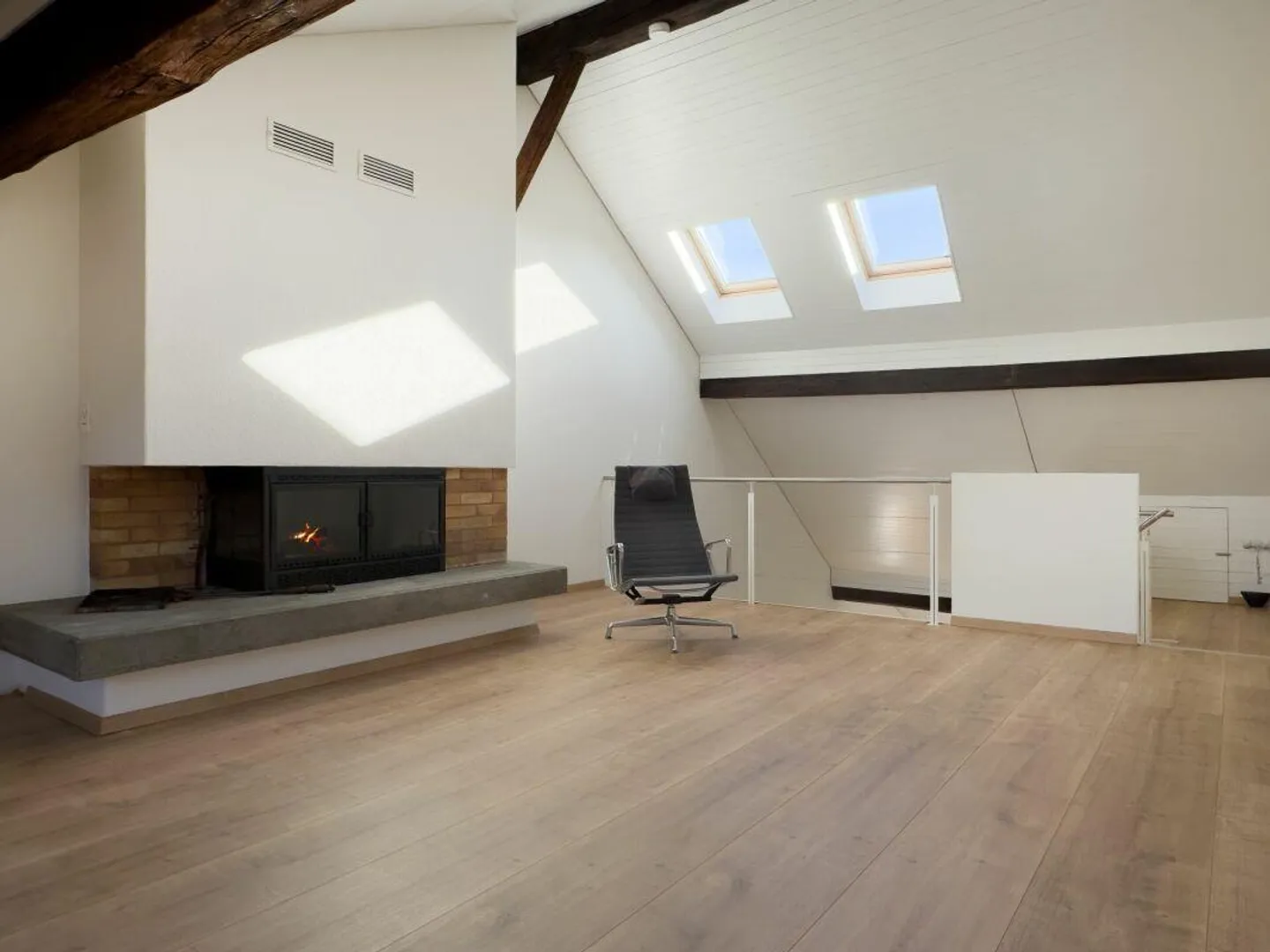 Stunning Gallery Apartment with Studio - Photo 17 of 30