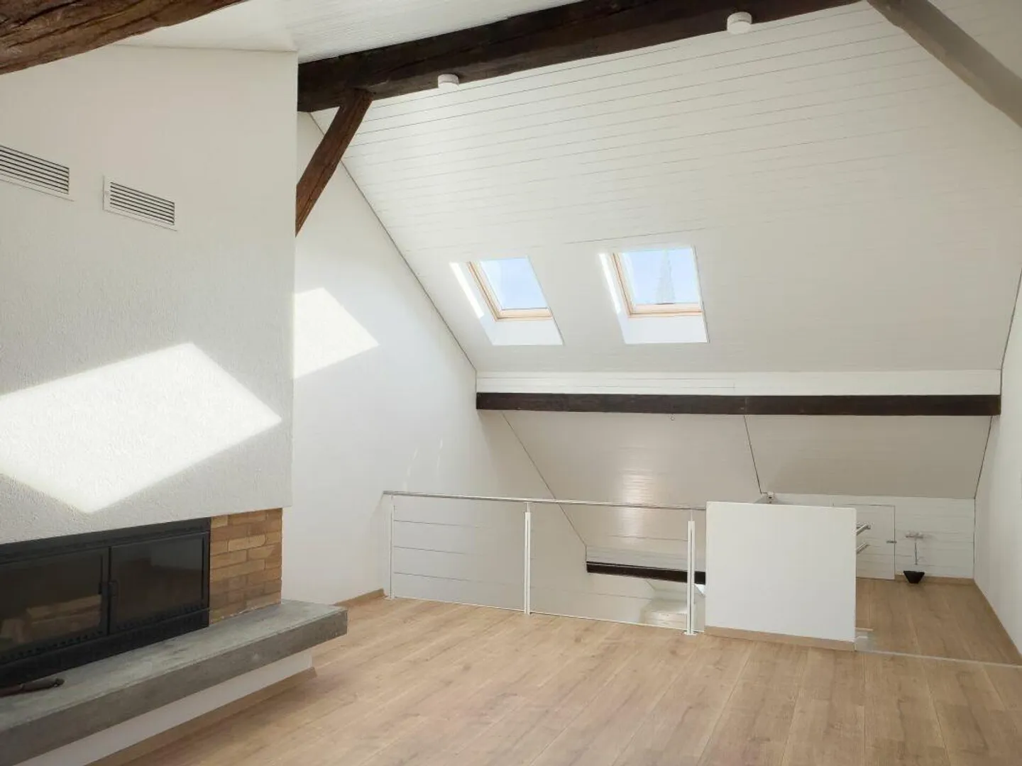 Stunning Gallery Apartment with Studio - Photo 18 of 30