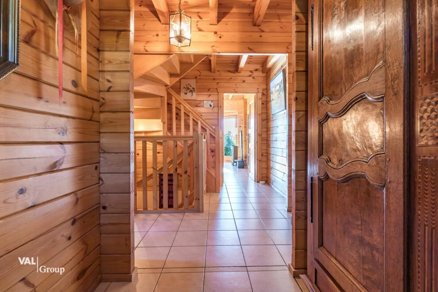 Chalet magnifico a Binii - Foto 3 di 24