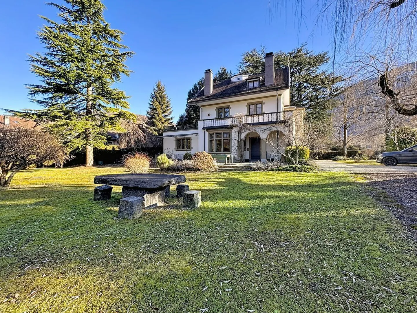 Charmantes Meisterhaus im Park - Foto 1 von 13