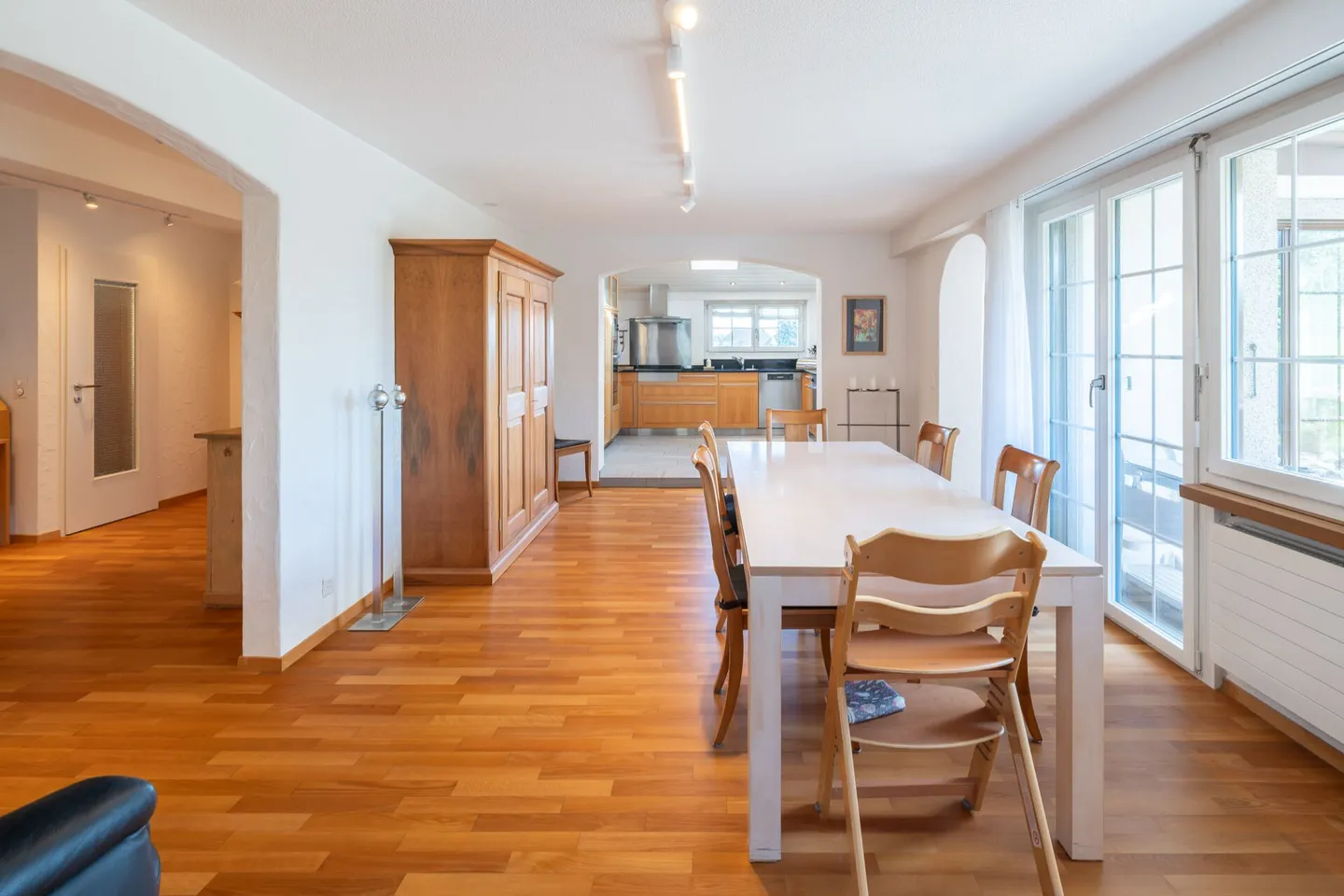 Villa im Chalet-Stil mit Pool & Sicht auf die Berner Alpenkette in Riggisberg - Foto 7 von 18