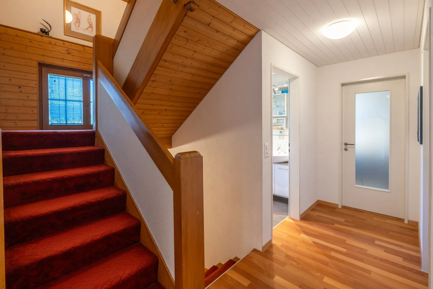 Villa im Chalet-Stil mit Pool & Sicht auf die Berner Alpenkette in Riggisberg - Foto 10 von 18