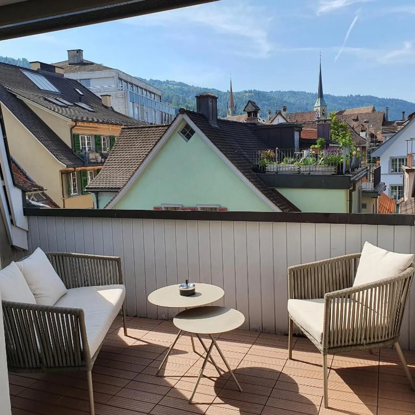 Charming 2.5-Room Maisonette Apartment with Mountain View in Zug - Photo 1 of 19