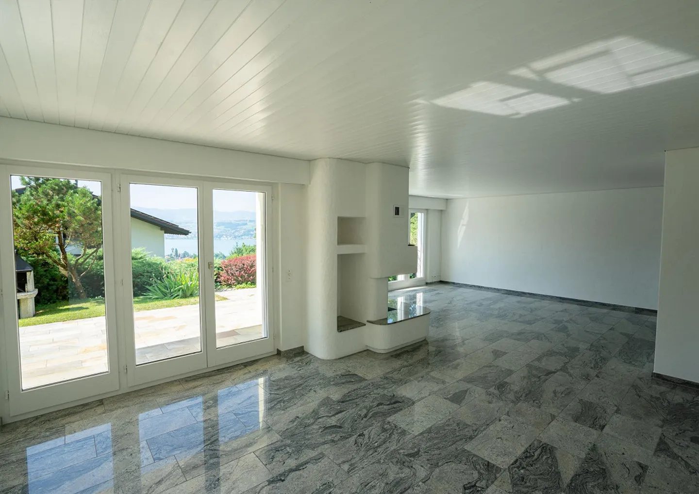 Grande casa unifamiliare ben curata con bella vista sul lago e sulle Alpi - Foto 9 di 17