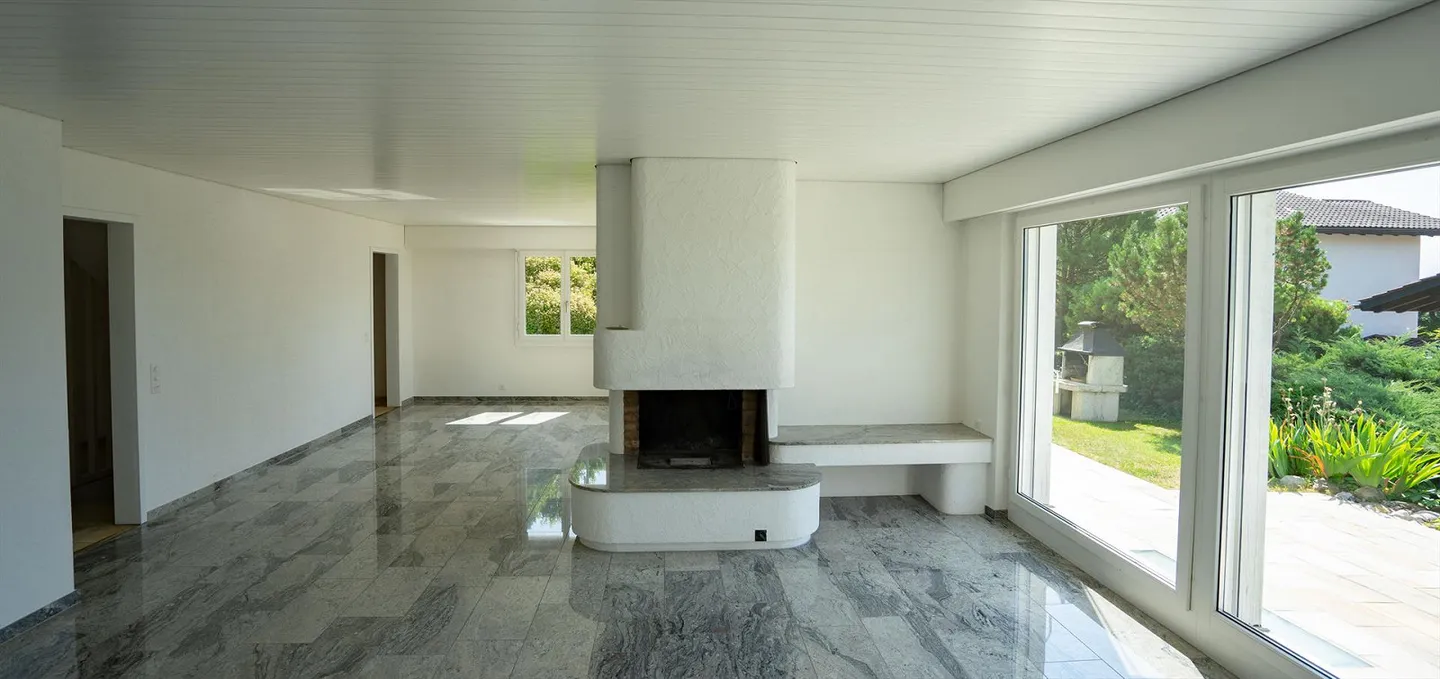 Grande casa unifamiliare ben curata con bella vista sul lago e sulle Alpi - Foto 10 di 17