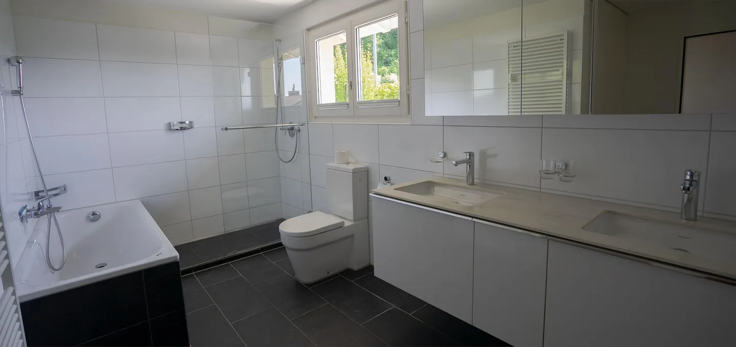 Grande casa unifamiliare ben curata con bella vista sul lago e sulle Alpi - Foto 12 di 17