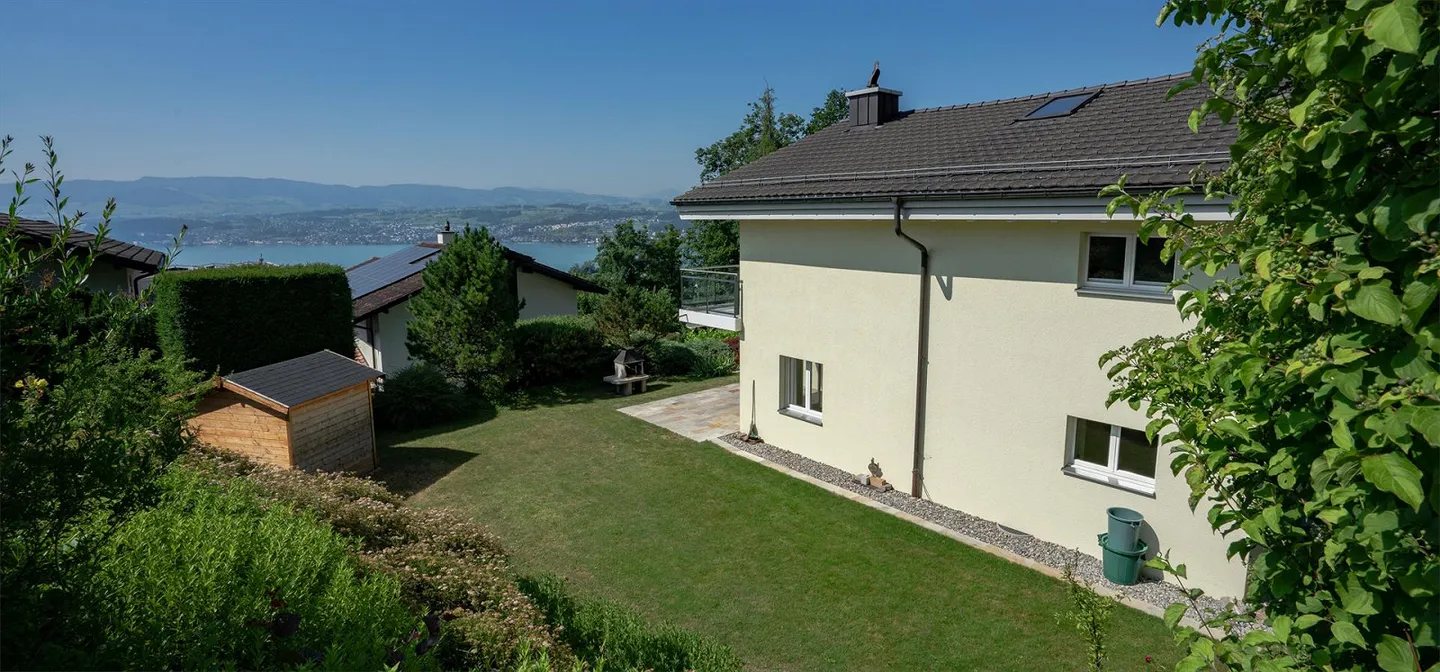 Grande casa unifamiliare ben curata con bella vista sul lago e sulle Alpi - Foto 4 di 17