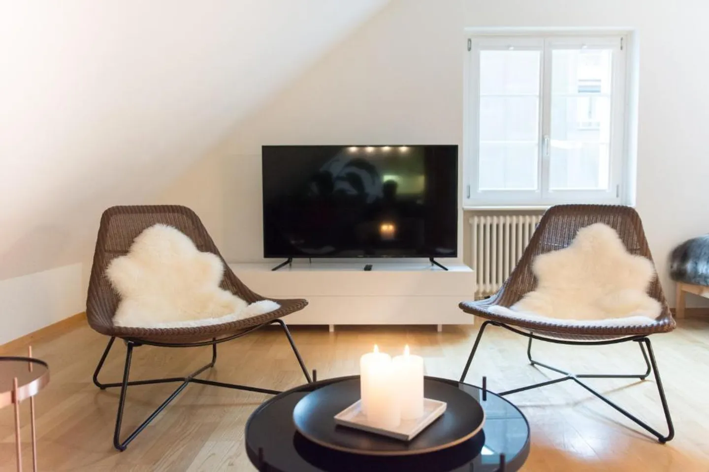 Charming 2.5-Room Maisonette Apartment with Mountain View in Zug - Photo 4 of 19