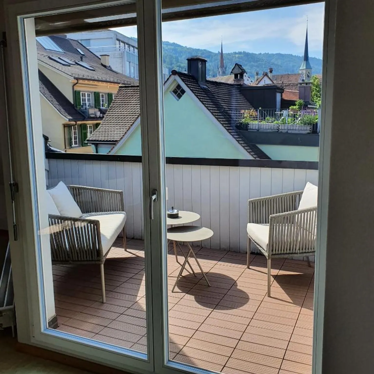 Charming 2.5-Room Maisonette Apartment with Mountain View in Zug - Photo 5 of 19
