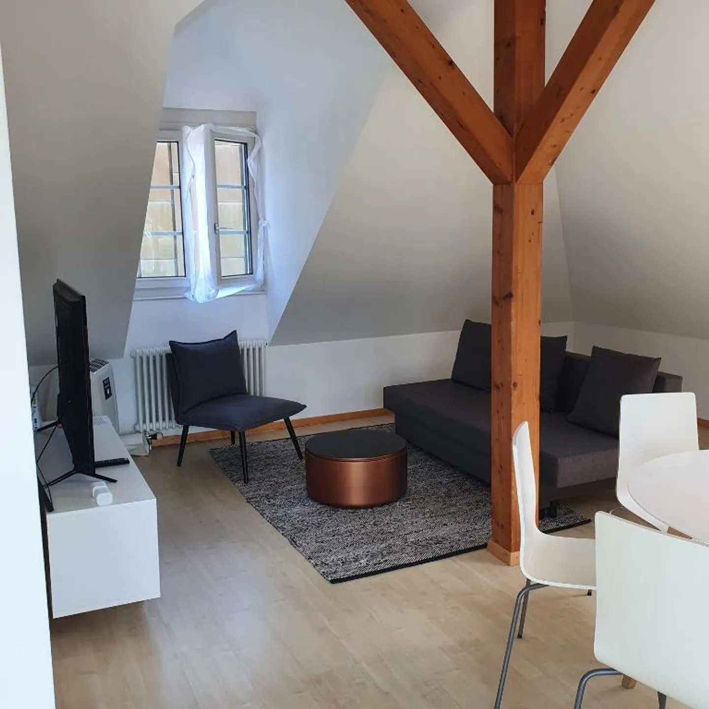 Charming 2.5-Room Maisonette Apartment with Mountain View in Zug - Photo 6 of 19