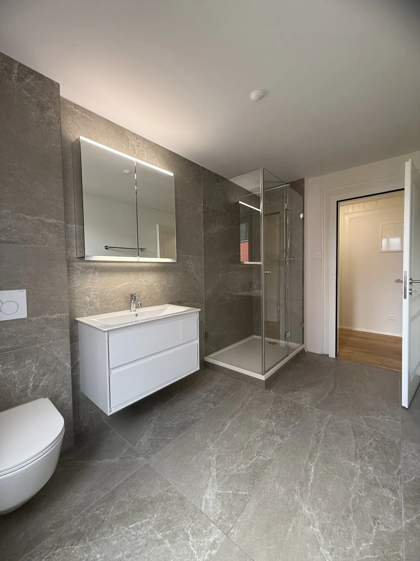 Gemütliche 2.5 Zimmer Dachwohnung mit Balkon - Foto 3 von 8