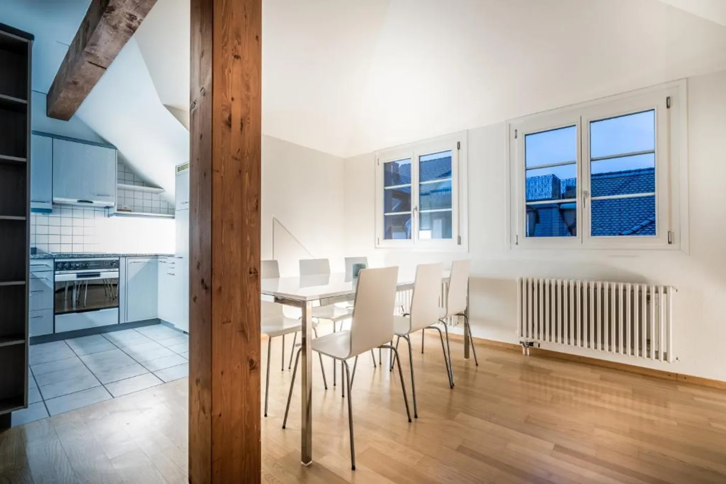Charming 2.5-Room Maisonette Apartment with Mountain View in Zug - Photo 11 of 19