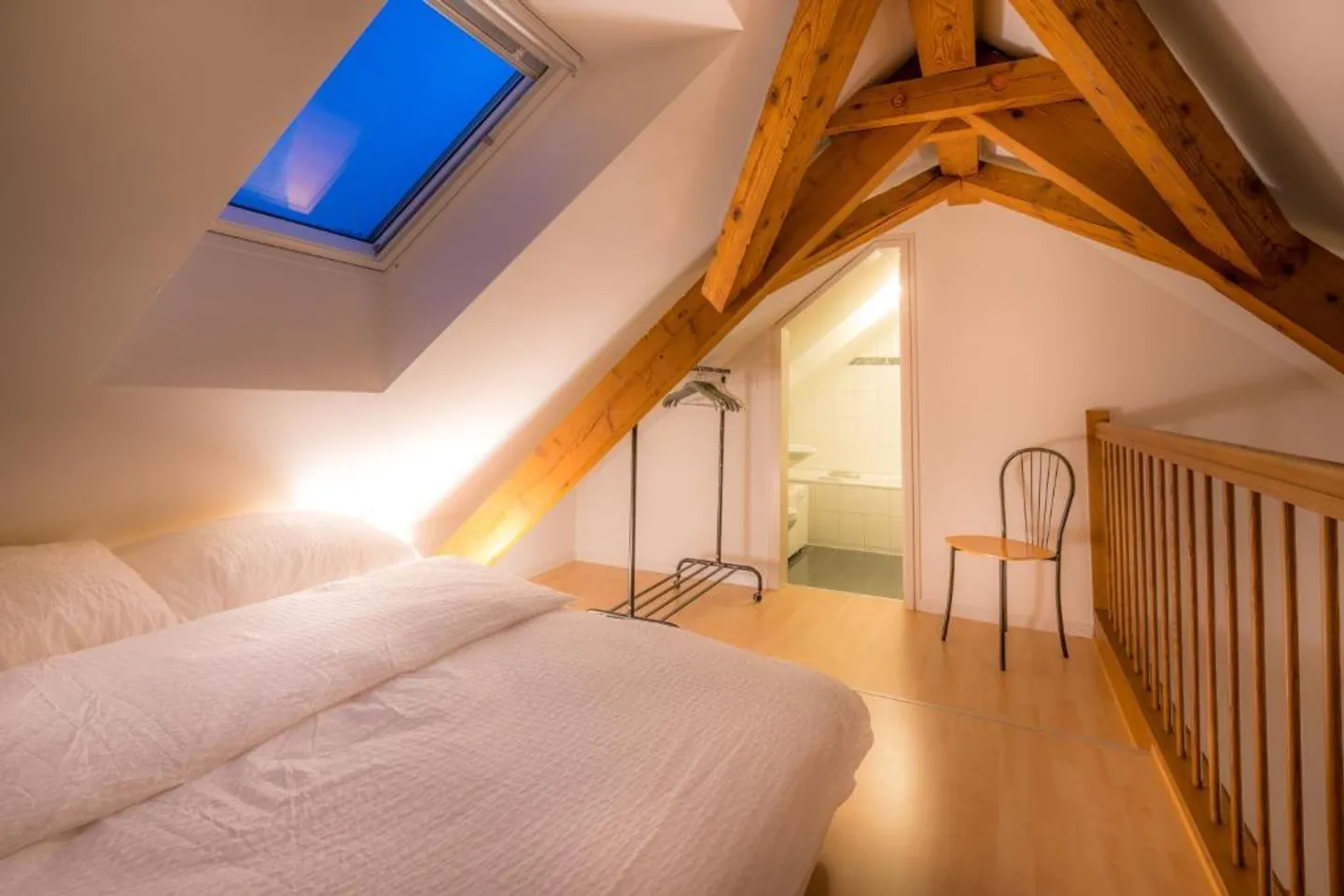 Charming 2.5-Room Maisonette Apartment with Mountain View in Zug - Photo 13 of 19