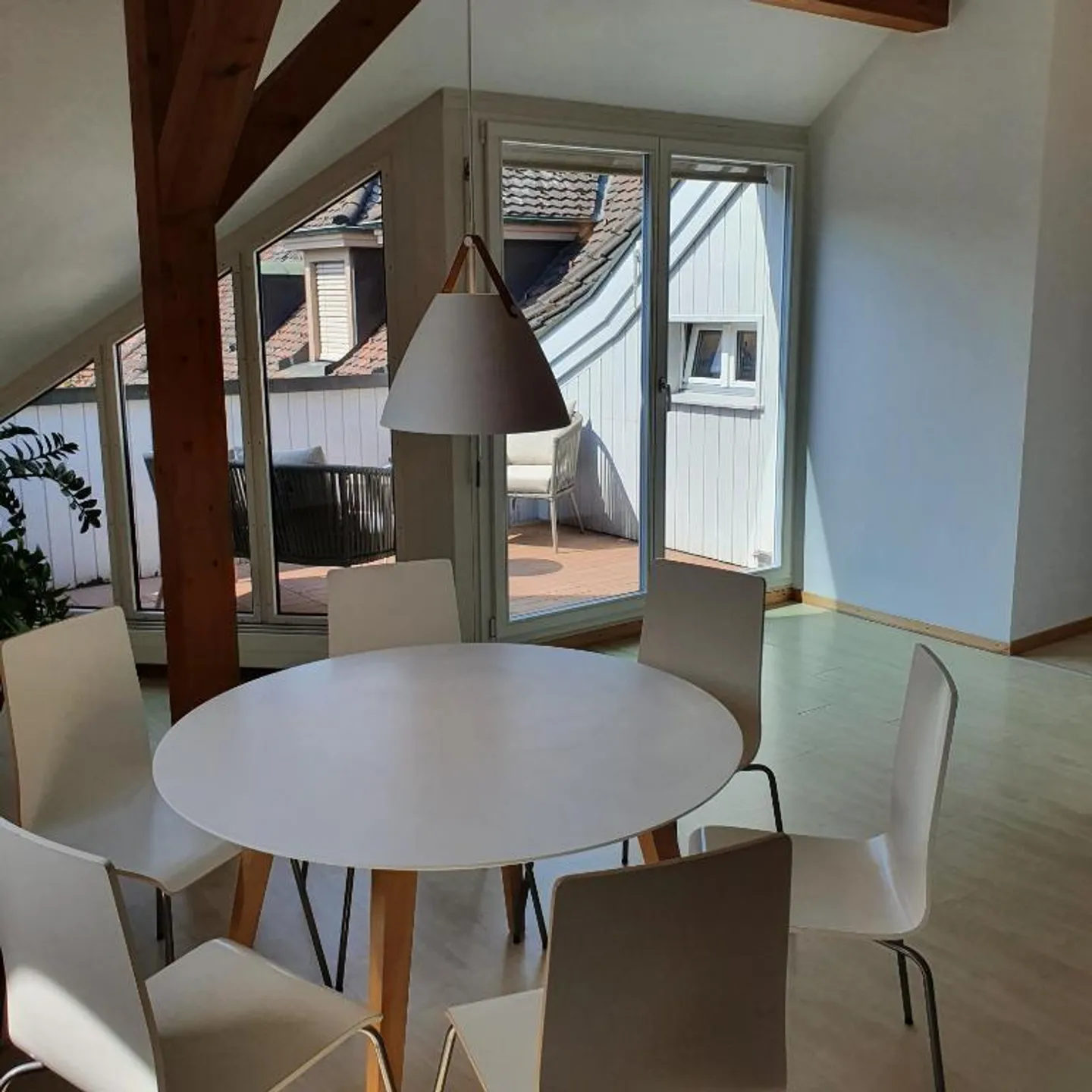 Charming 2.5-Room Maisonette Apartment with Mountain View in Zug - Photo 8 of 19