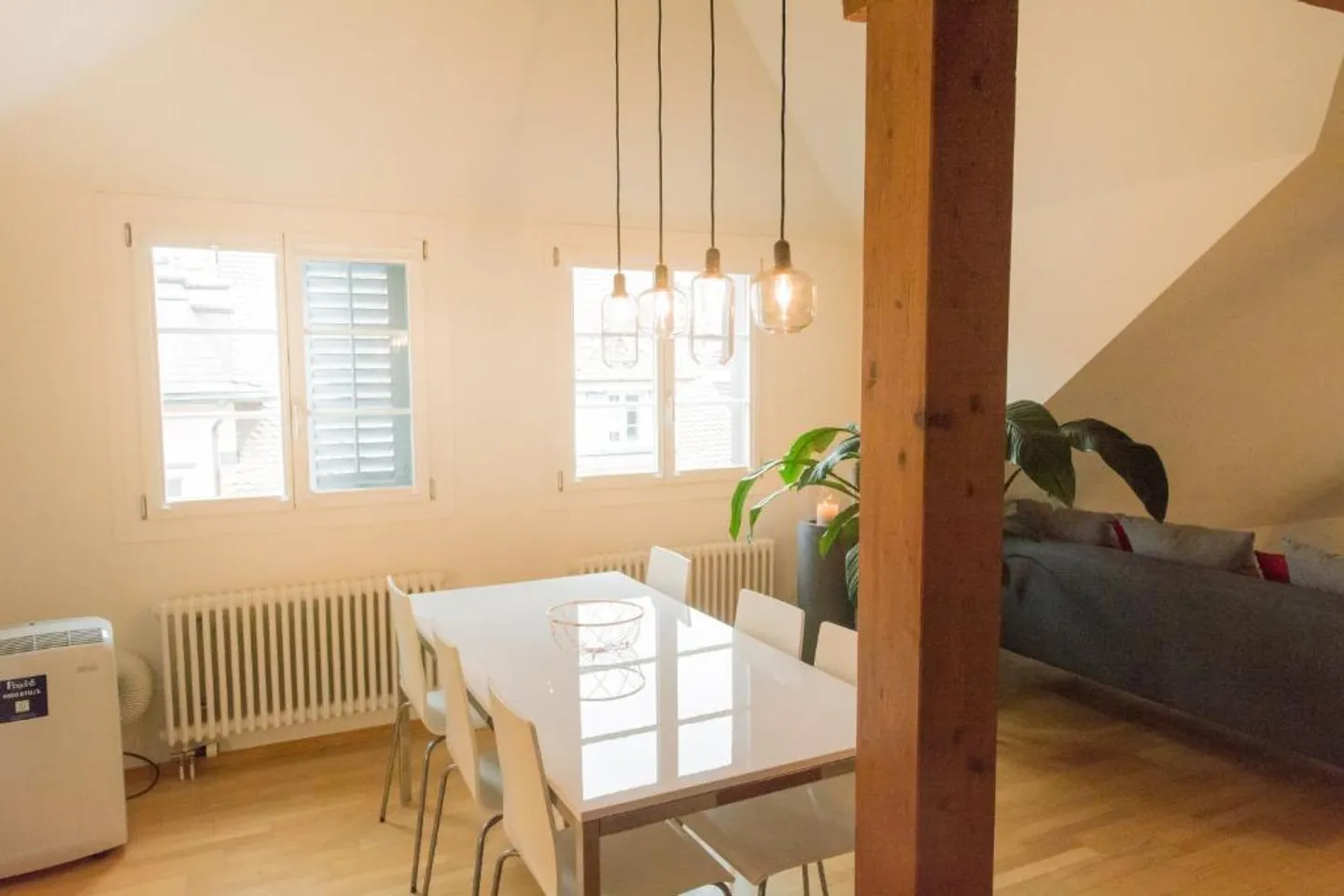 Charming 2.5-Room Maisonette Apartment with Mountain View in Zug - Photo 18 of 19