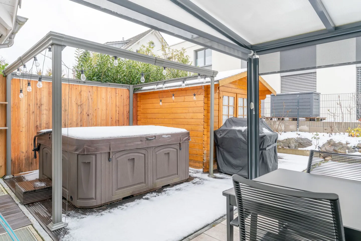 Modernes Einfamilienhaus mit Jacuzzi, Garage & tiefen Nebenkosten - Foto 11 von 14