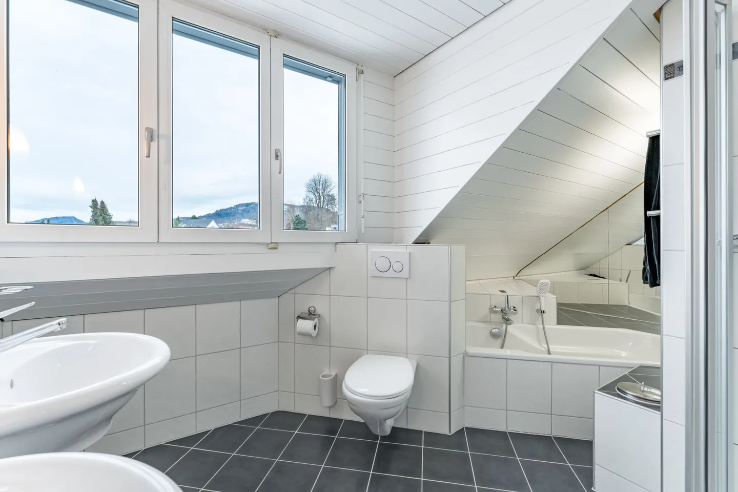 Modernes Einfamilienhaus mit Jacuzzi, Garage & tiefen Nebenkosten - Foto 12 von 14