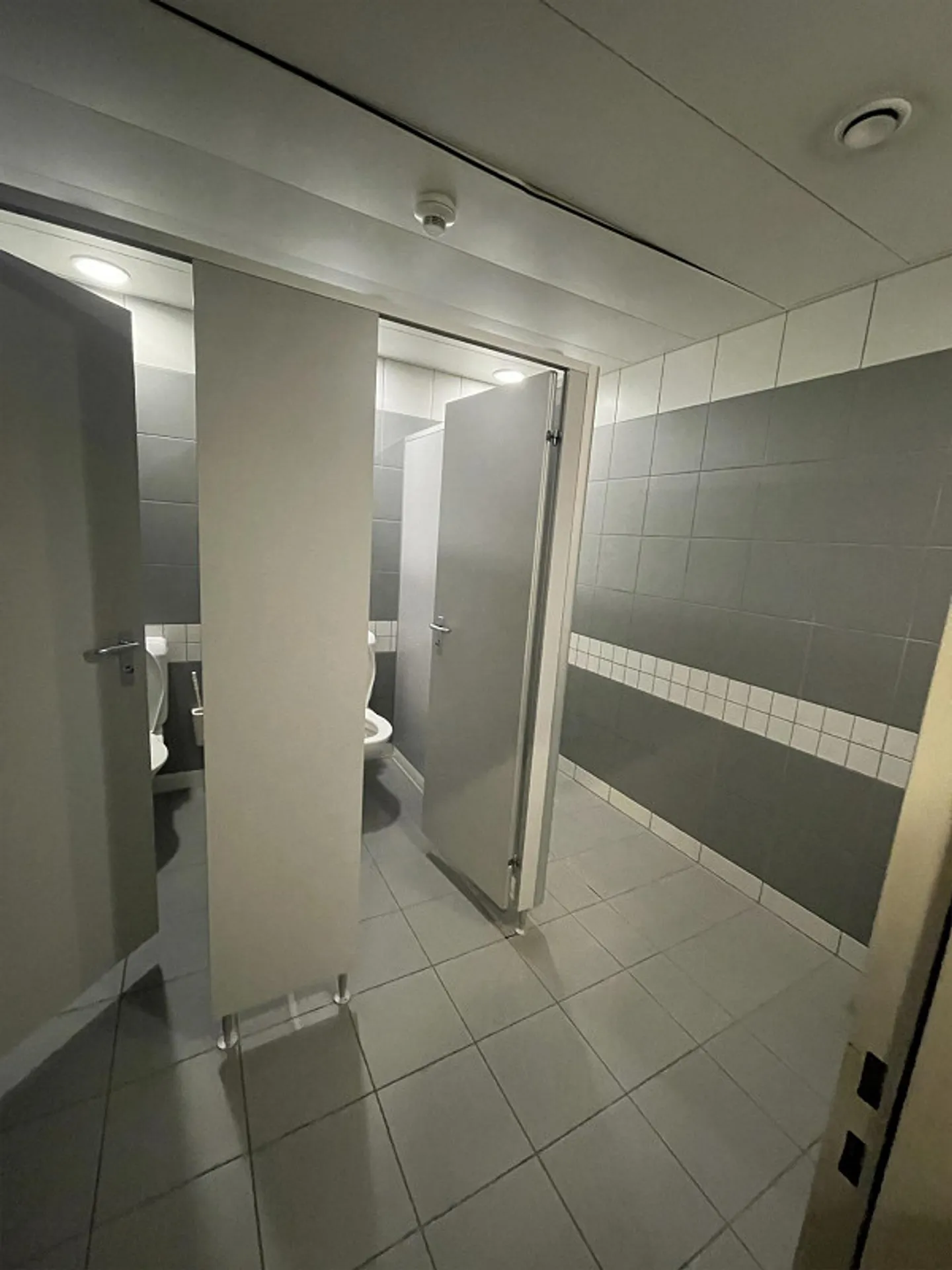 Espace commercial avec des connexions idéales – 996 m² dans le bâtiment commercial Ried - Photo 21 sur 22
