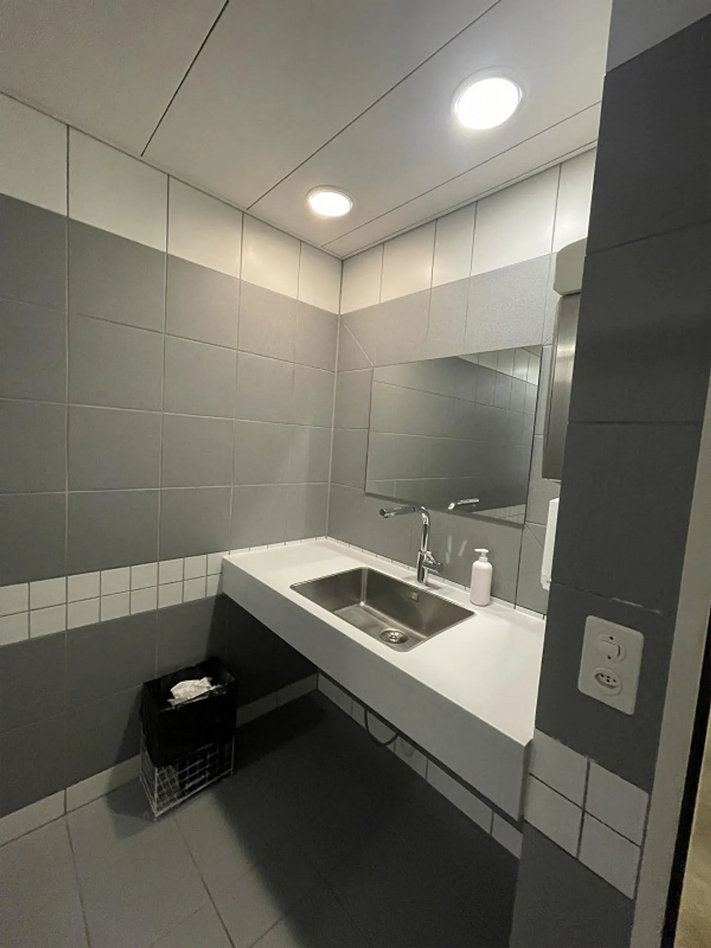 Espace commercial avec des connexions idéales – 996 m² dans le bâtiment commercial Ried - Photo 22 sur 22