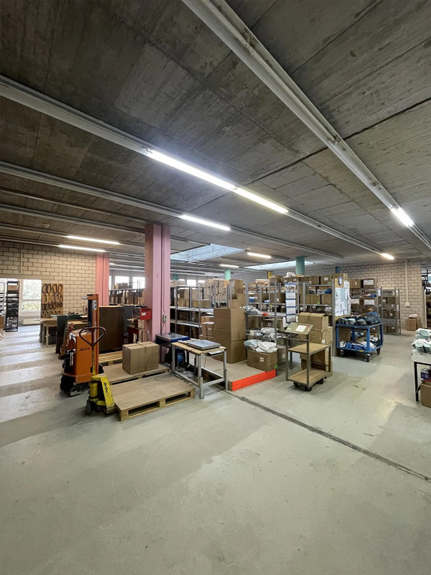 Espace commercial avec des connexions idéales – 996 m² dans le bâtiment commercial Ried - Photo 17 sur 22