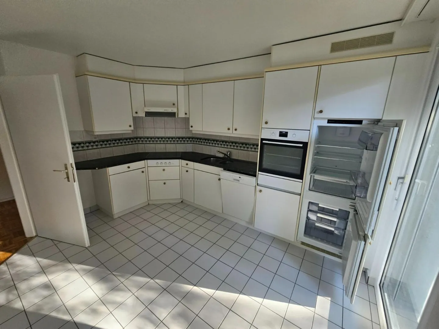 3.5 Room Apartment - Photo 11 of 13