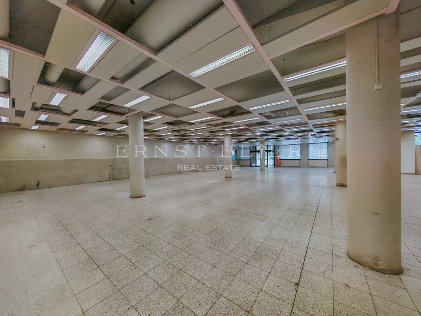 Grande superficie commerciale ai piedi delle piste - Foto 2 di 6