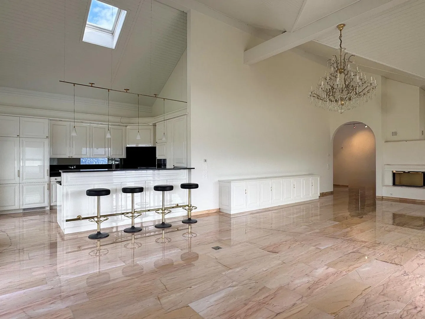 Appartement mansardé exclusif de 4½ pièces avec 185m2 habitables - Photo 4 sur 12
