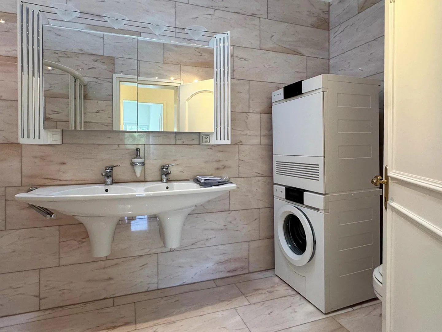 Appartement mansardé exclusif de 4½ pièces avec 185m2 habitables - Photo 7 sur 12