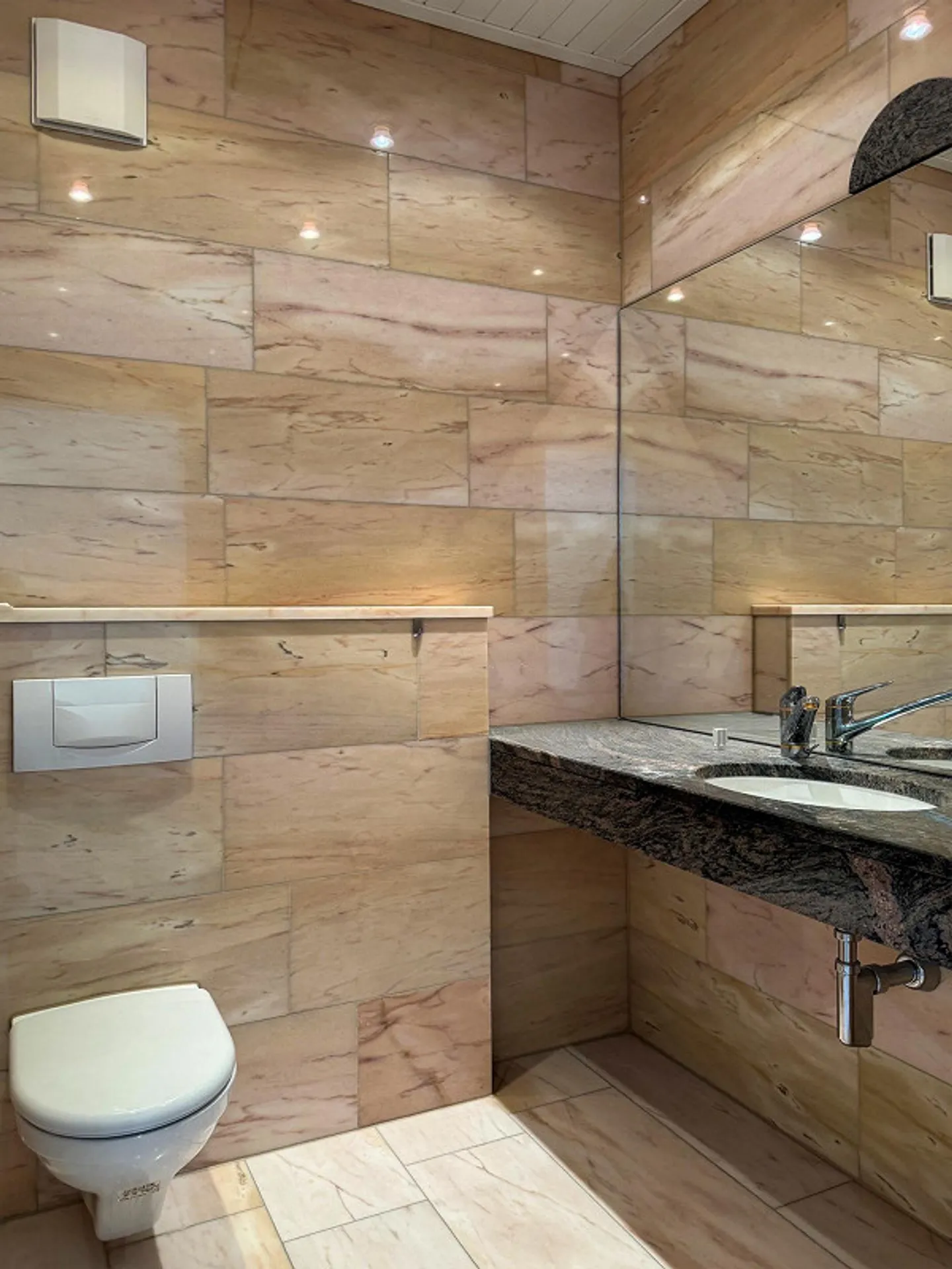 Appartement mansardé exclusif de 4½ pièces avec 185m2 habitables - Photo 8 sur 12