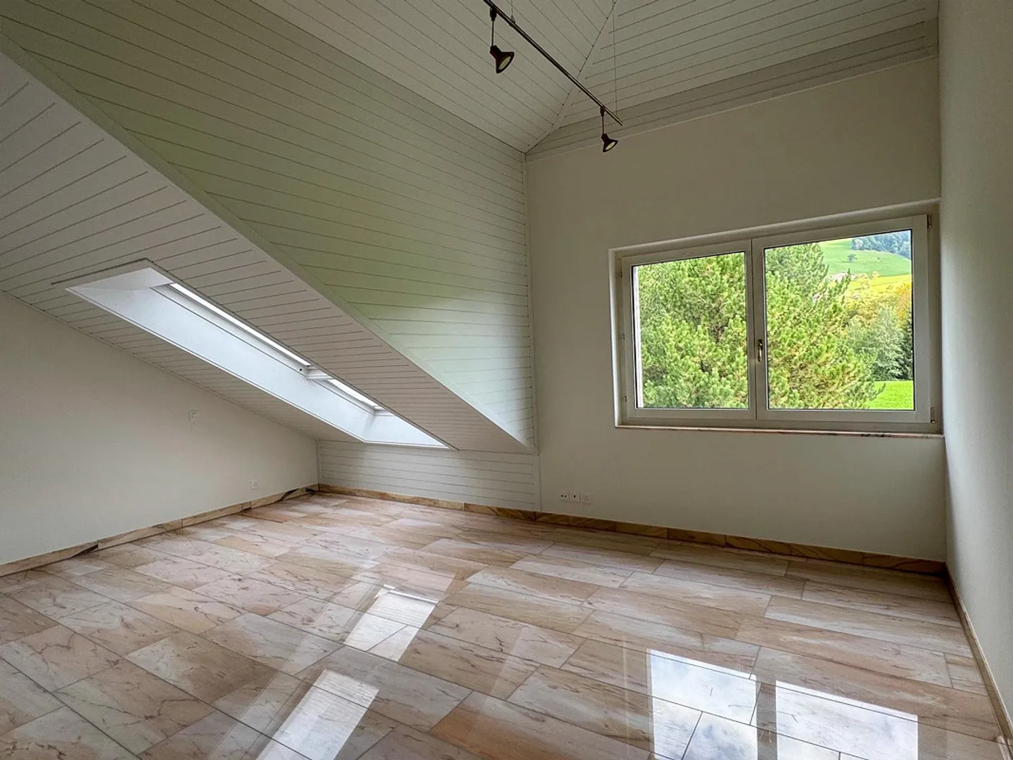 Appartement mansardé exclusif de 4½ pièces avec 185m2 habitables - Photo 9 sur 12