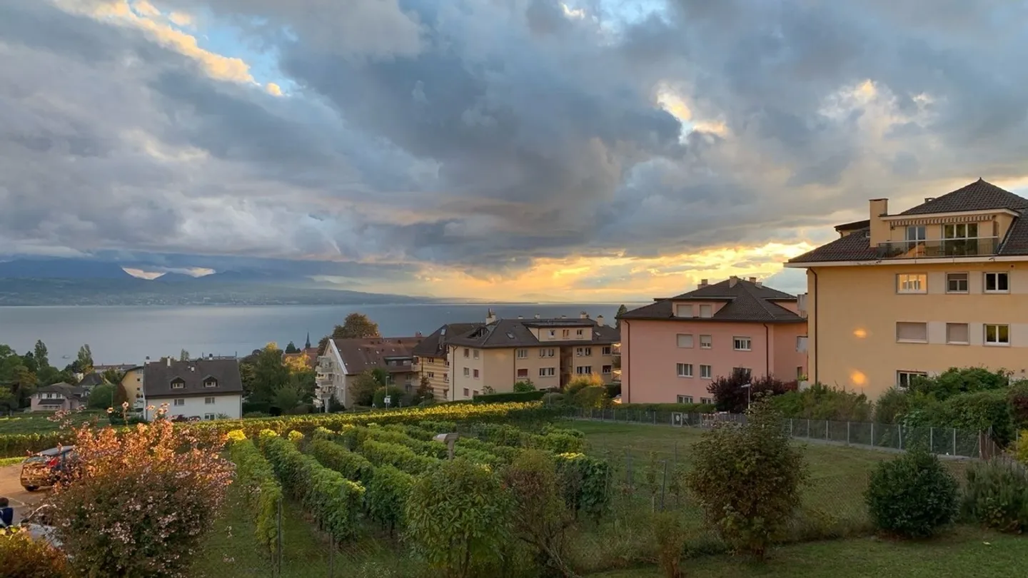 Appartement spacieux avec vue sur le lac - Photo 2 sur 7