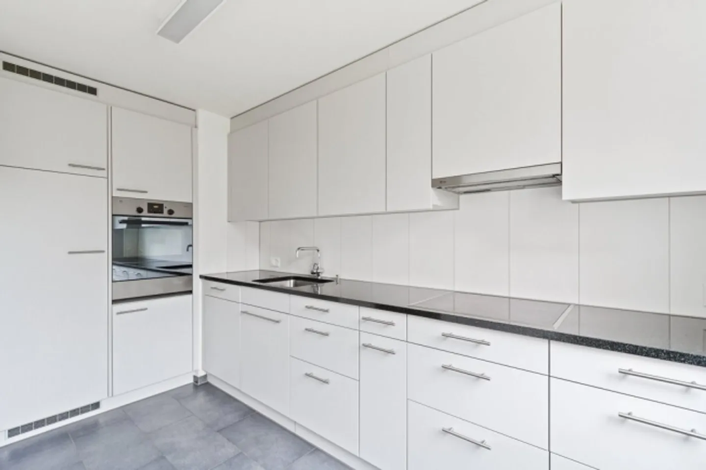 Sunny residential area in a child-friendly environment - Photo 3 of 12