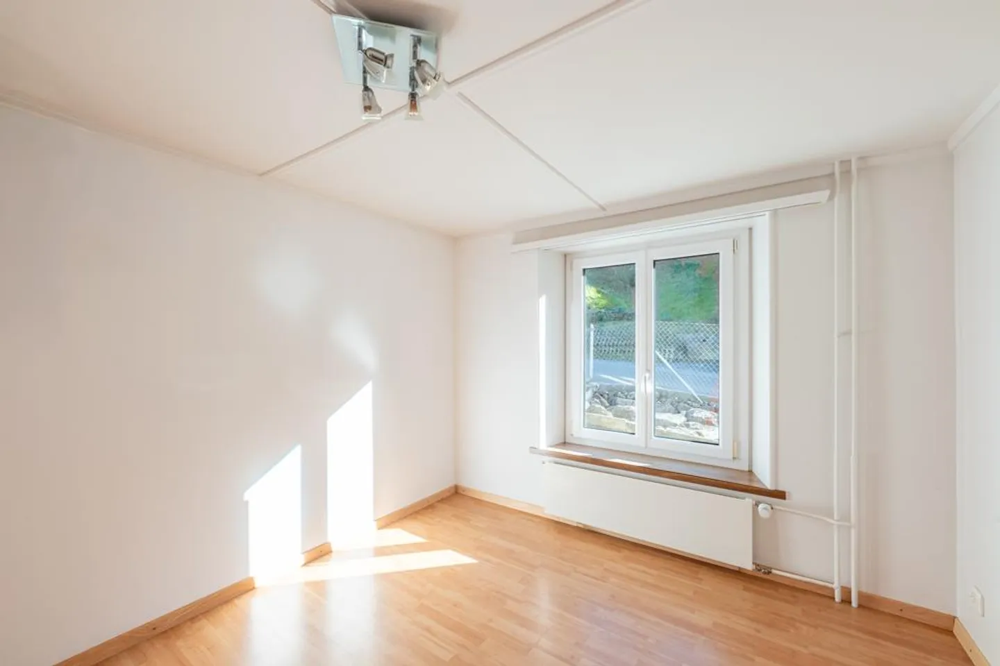 Charming Family House with Barn - Photo 7 of 14