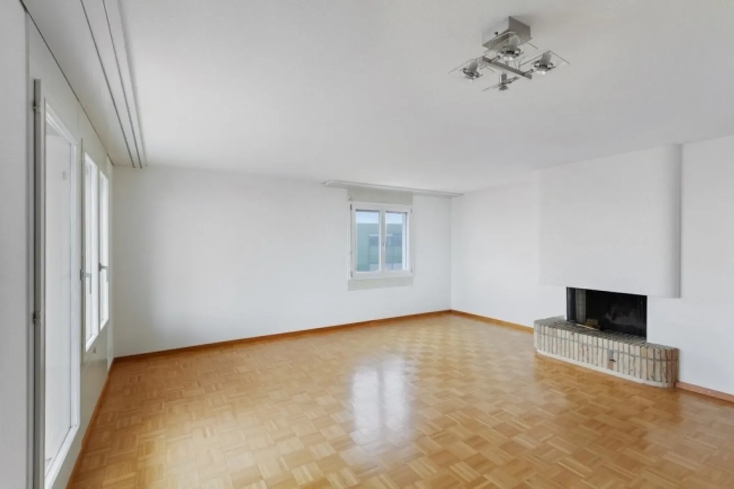 Sunny residential area in a child-friendly environment - Photo 2 of 12