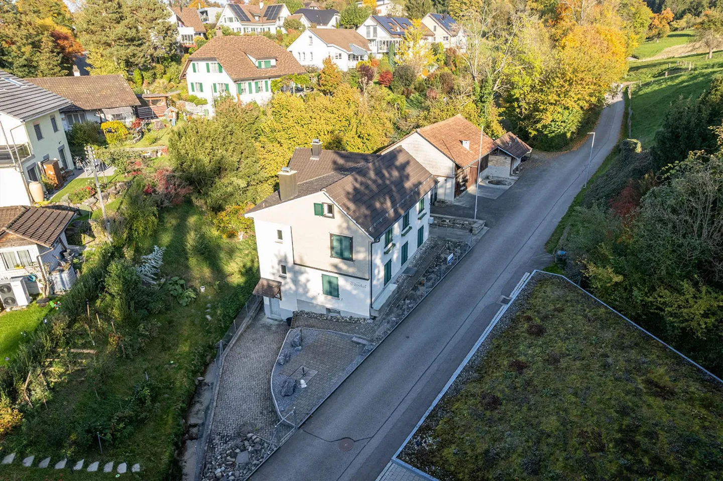 Charming Family House with Barn - Photo 8 of 14