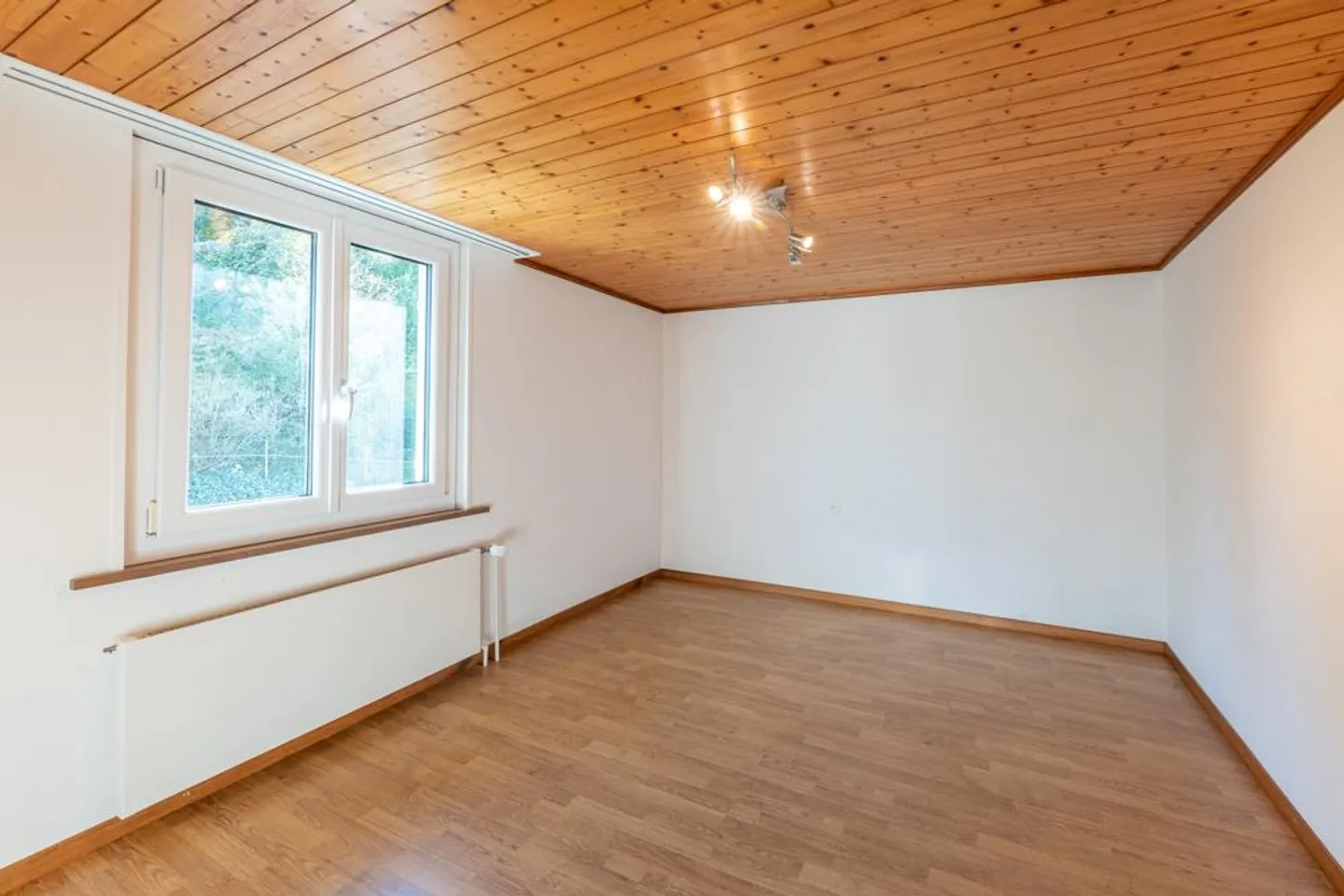 Charming Family House with Barn - Photo 10 of 14