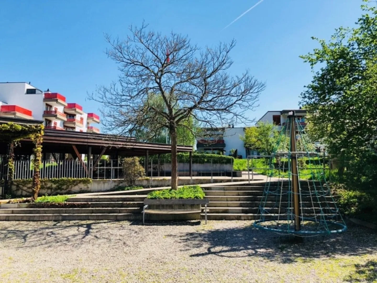 Sunny residential area in a child-friendly environment - Photo 8 of 12