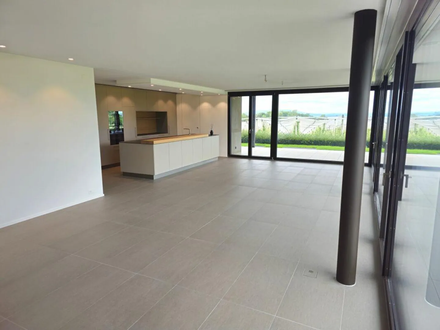 Appartement de location lumineux et spacieux de 4,5 pièces avec aménagement moderne et ... - Photo 3 sur 12